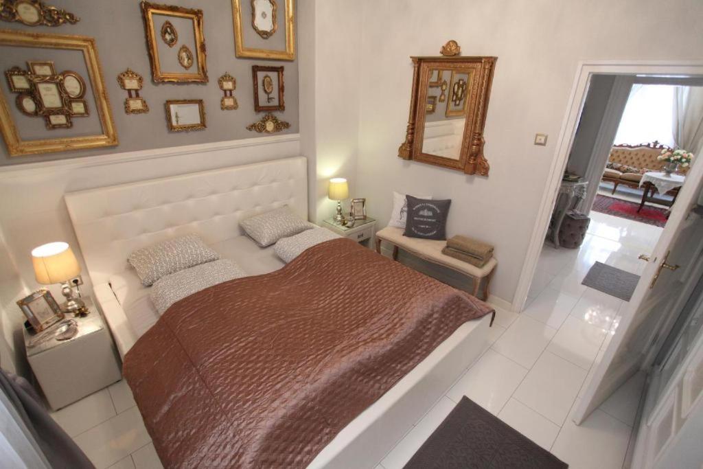 Apartament Exclusive Antique Next To The Fashion Street *