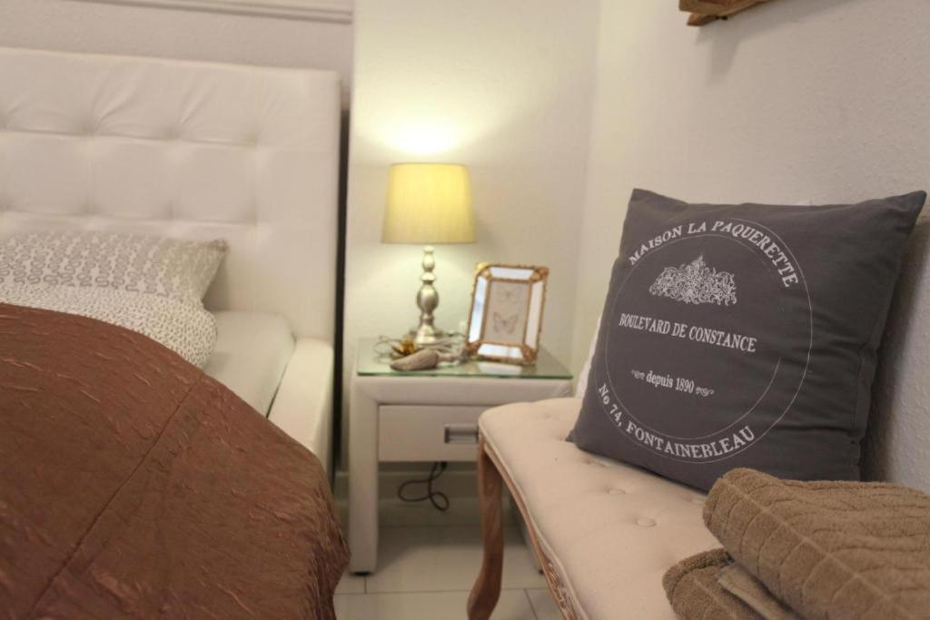 Exclusive Antique Next To The Fashion Street Apartment