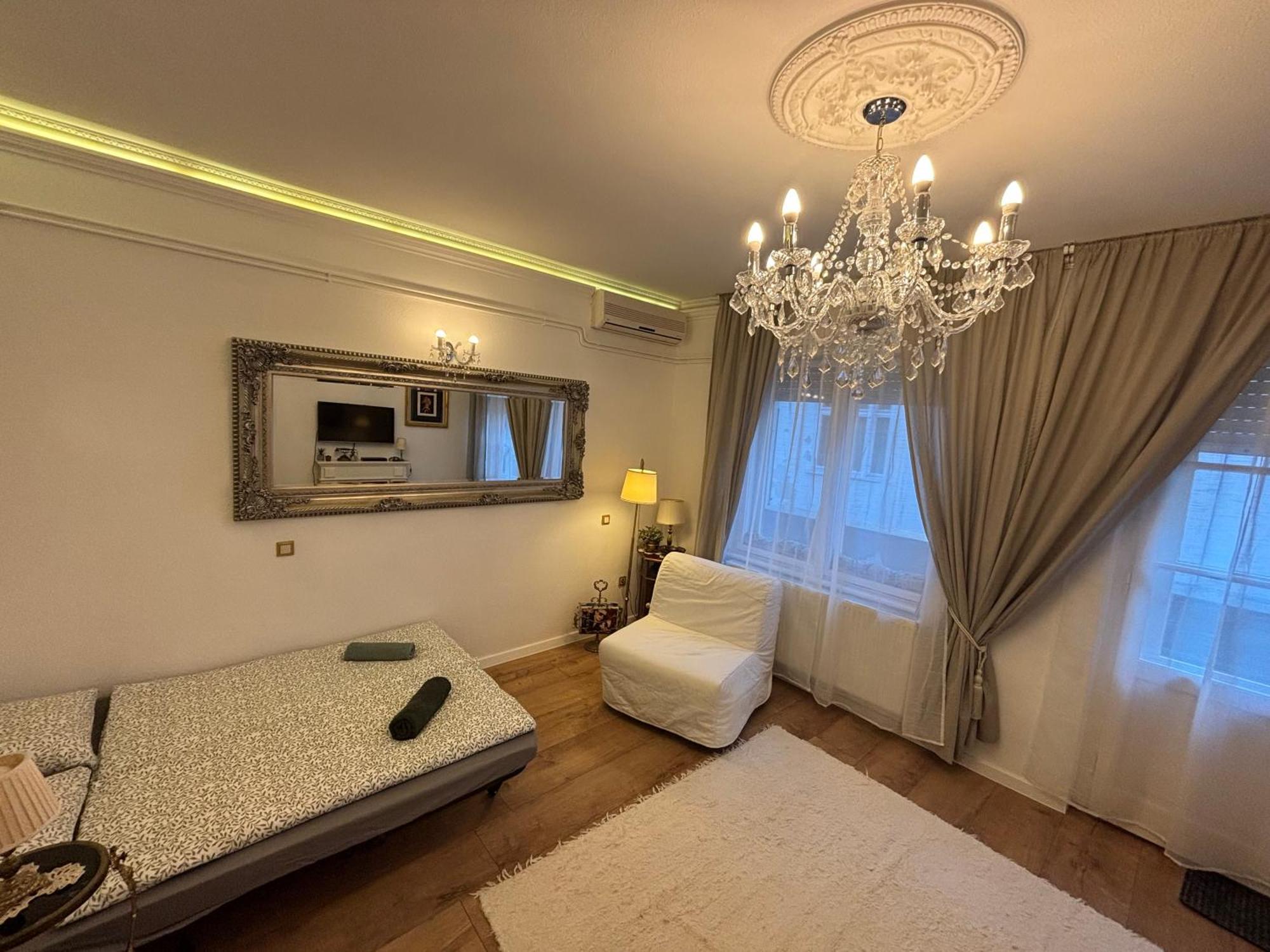 Exclusive Antique Next To The Fashion Street * Budapest