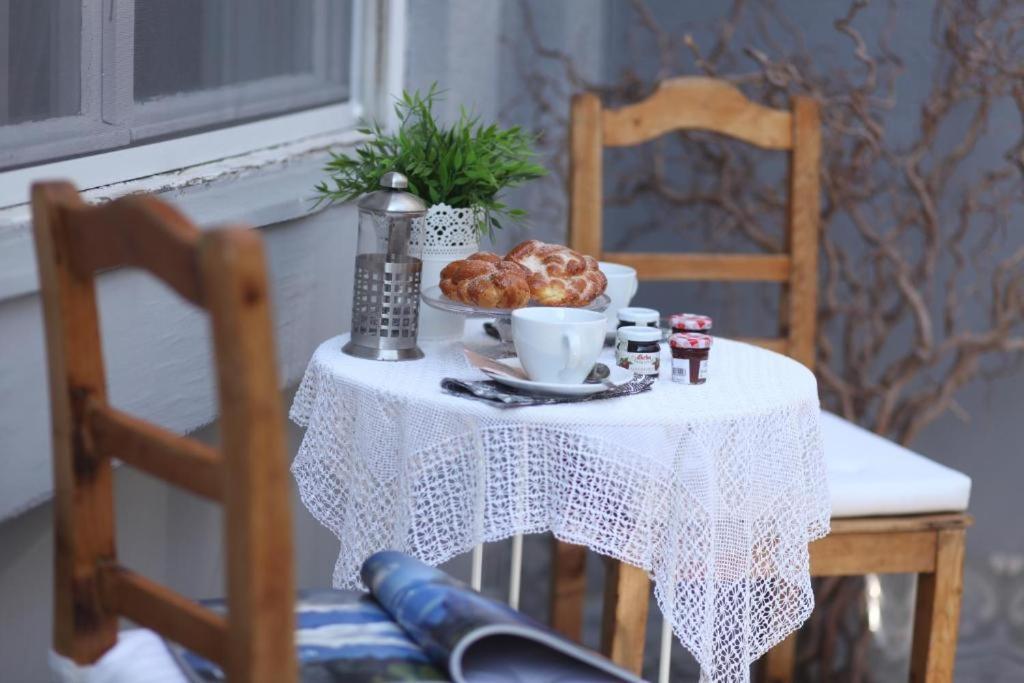 Exclusive Antique Next To The Fashion Street
