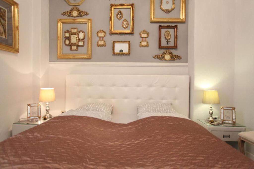 Exclusive Antique Next To The Fashion Street * Budapest